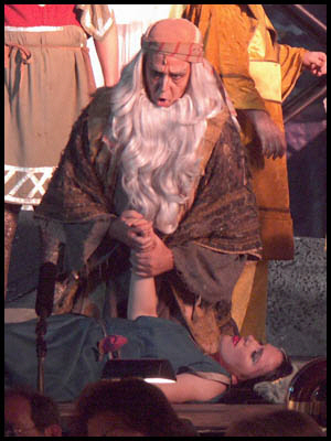 Turandot-09a.jpg (50473 bytes)